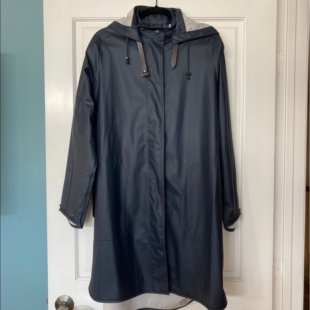 Ilse Jacobsen women’s dark blue lightweight waterproof rain 71 raincoat size 36